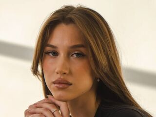 nude cam girl photo AmelinaBrauberg