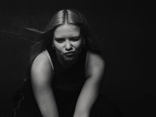 nude cam girl photo AngellaMaulin