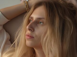 webcamgirl chatroom KiraBen