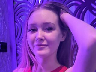 naked girl with webcam fingering pussy AddieRunk