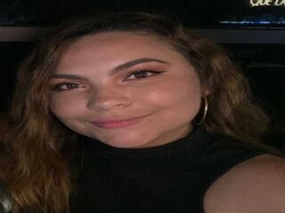 camgirl playing with sextoy AidaWilliam