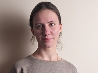 naked camgirl fingering pussy AkilahZarucki