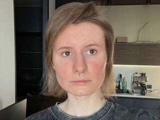 naked camgirl fingering pussy AlessandraMillis