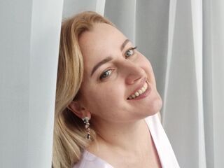 live cam girl AlexaDeneuve