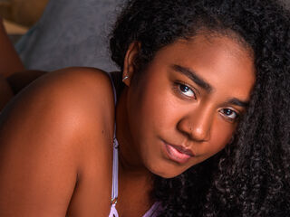 beautiful webcamgirl AmaraRuiiz