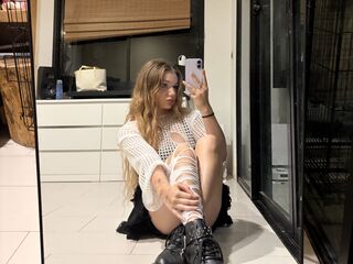naked camgirl masturbating with vibrator BrandiStover