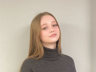 beautiful webcamgirl BreeGault