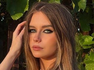 masturbating webcam girl BrunaKiebler