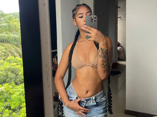 chat with cam CarolineCartson