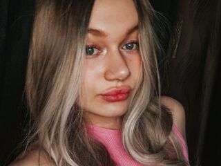 camgirl fingering pussy CirillaAkerman