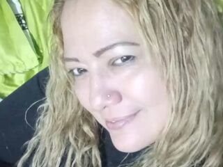 hot cam girl masturbating with sextoy ClauMills