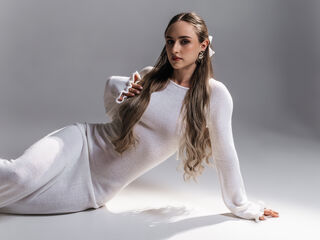 girl chatroom DannaWhite