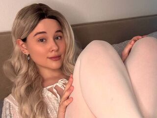 beautiful webcam girl DeluaMoon