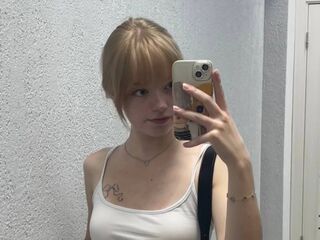 camwhore fingering shaved pussy DonetteOkada