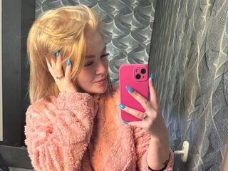 fingering camslut ElizabethCamaro