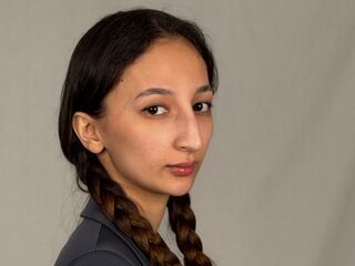 naughty camgirl fingering shaved pussy ElmiraEasom