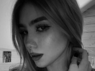 camgirl fingering wet pussy EmmaBlond