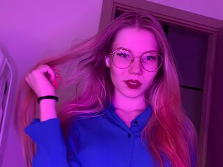 camgirl masturbating with vibrator EsmeRunnes