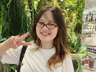 naked girl with cam FayLawley