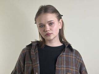 cam girl masturbating with dildo HeikeGraciano