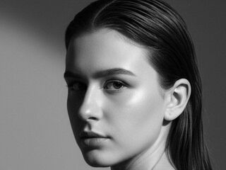 beautiful webcamgirl HildaBarzey