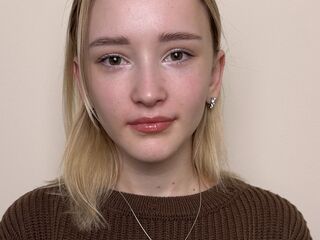 camslut showing tits JulianaGobler