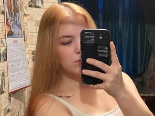 naughty camgirl masturbating with vibrator KarrieAnesi