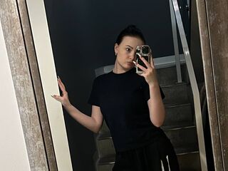 naked girl with webcam masturbating with vibrator KiraBentley