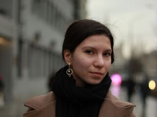 camgirl masturbating with sextoy KiraReddel