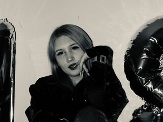 hot cam girl fingering shaved pussy LatishaWolfenden