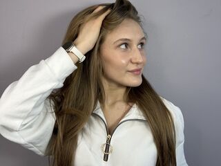 topless cam girl LatrinaBrounson