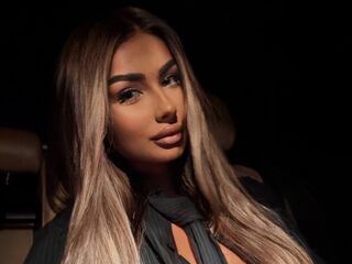naked cam girl masturbating with vibrator LeylaBunny