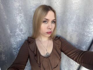 camgirl masturbating with sex toy LilianaCross