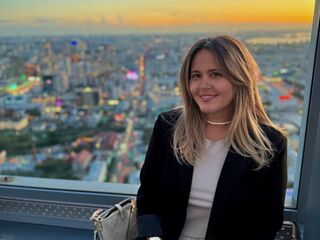 naughty cam girl fingering pussy LilyBel