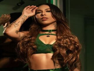 nude webcamgirl picture LilyHarpers