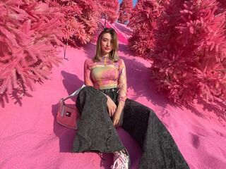 girl cam nude LouveniaPranger
