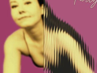 naughty camgirl fingering shaved pussy LucyLevatto