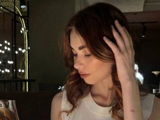 live webcam girl LuxeLina