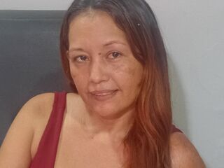 topless girl Luzmari