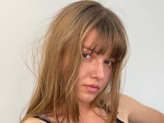 nude cam girl pic LynetteOba