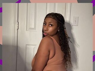 nude webcamgirl MadamGlam