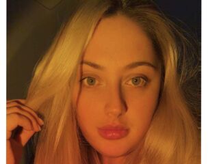 naked girl with webcam fingering pussy MarieBuck