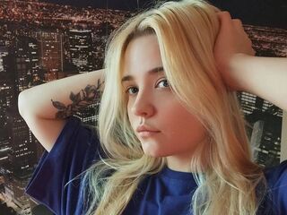 cam girl chatroom MonnieMoniz