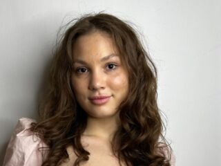 free nude webcam RegenaCrichlow