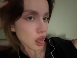 naughty camgirl masturbating with dildo RosariaSkemp