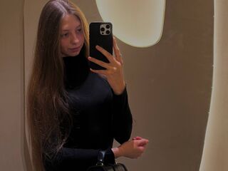webcam babe chatroom RoxanneSpector