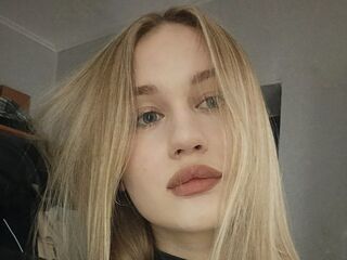 topless webcam girl SadieTandon