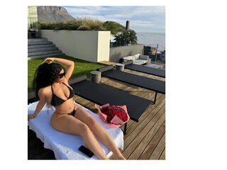 nude webcamgirl picture SarraJames