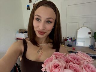 hot cam girl masturbating with vibrator SophieMadsen