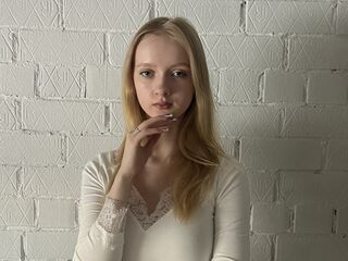 naughty camgirl masturbating with vibrator TiaraHaberkamp